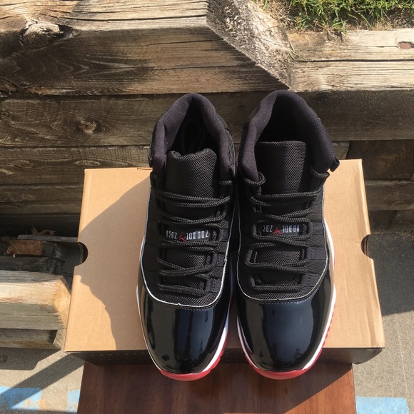 Jordan 11 Playoff Bred Size 10.5 - Picture 3 of 7